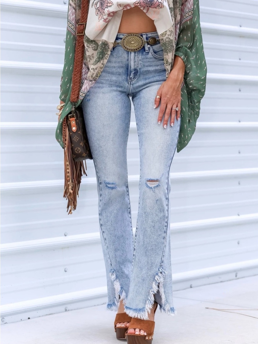 Kancan “Rosie” light wash distressed high rise split frayed hem jeans 7/27